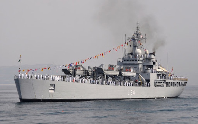 Chiến hạm Ấn Độ mang 300 máy tạo oxy và 100 tấn oxy hóa lỏng hỗ trợ Việt Nam chống dịch Covid-19