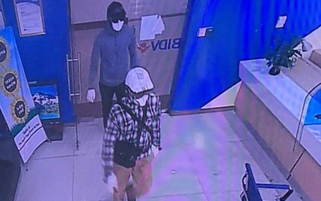 Hà Nội: Đã bắt được 2 nghi phạm nổ súng, cướp gần 900 triệu đồng tại chi nhánh ngân hàng BIDV