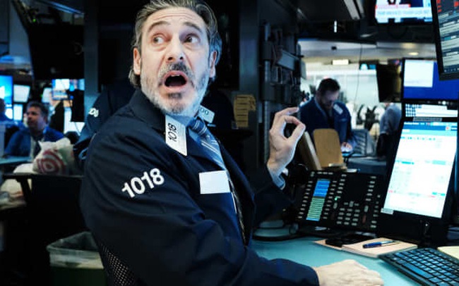 Ngày này năm xưa Dow Jones giảm 13%, 1 năm sau thế giới đã biến đổi chóng mặt ra sao?