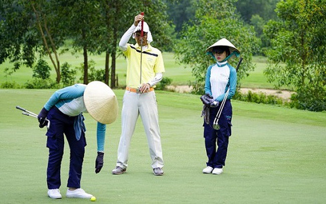 Việt Nam: Nghề ‘két-đi’ trên sân golf thu nhập bao nhiêu?