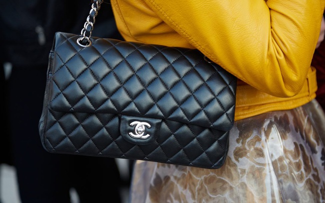 Người trẻ Hàn Quốc và phong cách làm giàu kiểu mới: ‘Tôi thà mua một chiếc túi Chanel còn hơn là đầu tư vào thị trường chứng khoán!’