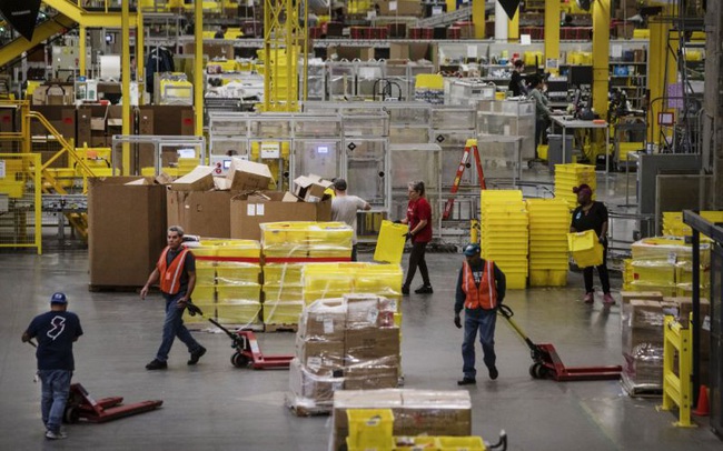 Khi phần lớn thế giới vẫn loay hoay với Covid-19, Amazon thuê thêm 100.000 nhân công ở Mỹ và Canada