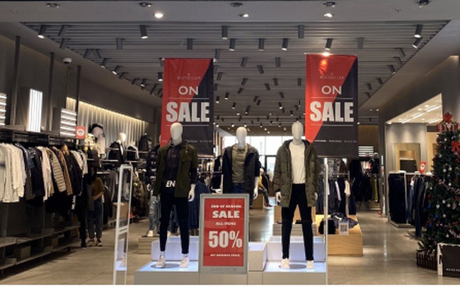 Shop thời trang “Sale sập sàn – khuyến mại khủng” khách vẫn vắng hoe