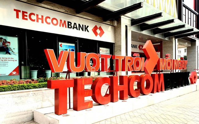 Nhóm ngân hàng quốc doanh chính thức miễn phí chuyển tiền, Techcombank nói gì về áp lực cạnh tranh và duy trì CASA cao kỷ lục?