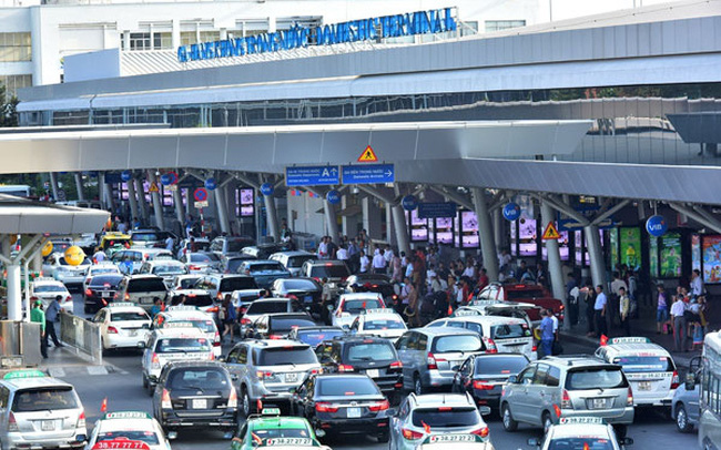 Sân bay Tân Sơn Nhất phối hợp BeCar, GrabCar mở làn ô tô mới D1: Phí đón khách 25.000VND, mục tiêu giảm tình trạng ùn ứ