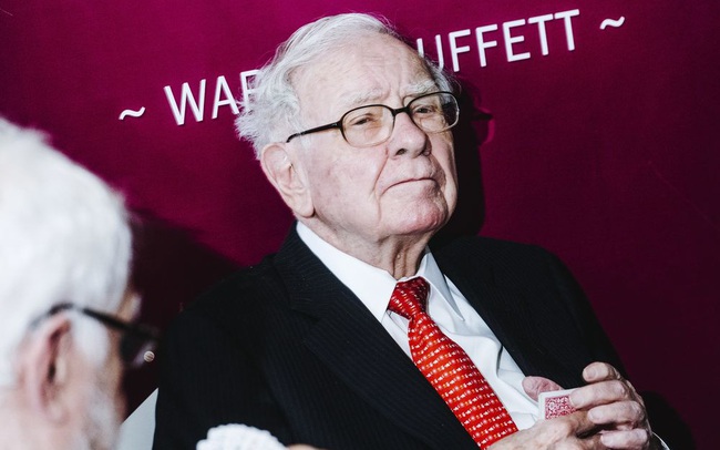 Im hơi lặng tiếng trước một loạt sự kiện gây biến động thị trường, Warren Buffett sẽ đưa ra những nhận định gì vào cuối tuần này?