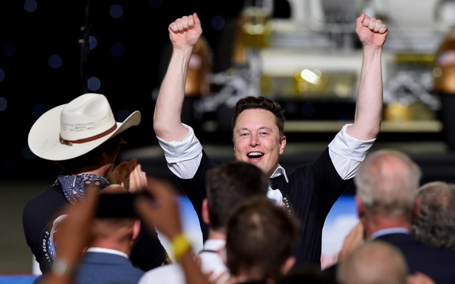 Tesla chinh phục cột mốc mới, Elon Musk tiến thêm 1 bước đến phần thưởng hơn 50 tỷ USD