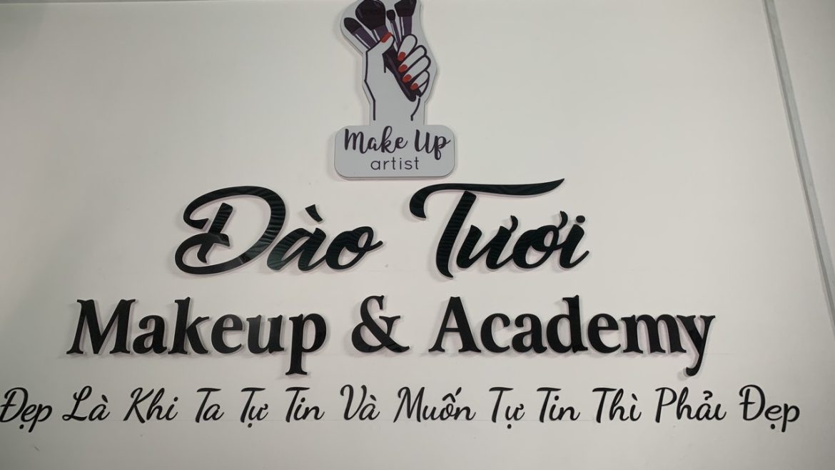 Tự tin Bước Đi với Đào Tươi Makeup Academy: Nơi Hội Tụ Vẻ Đẹp và Sức Mạnh Tự Tin.